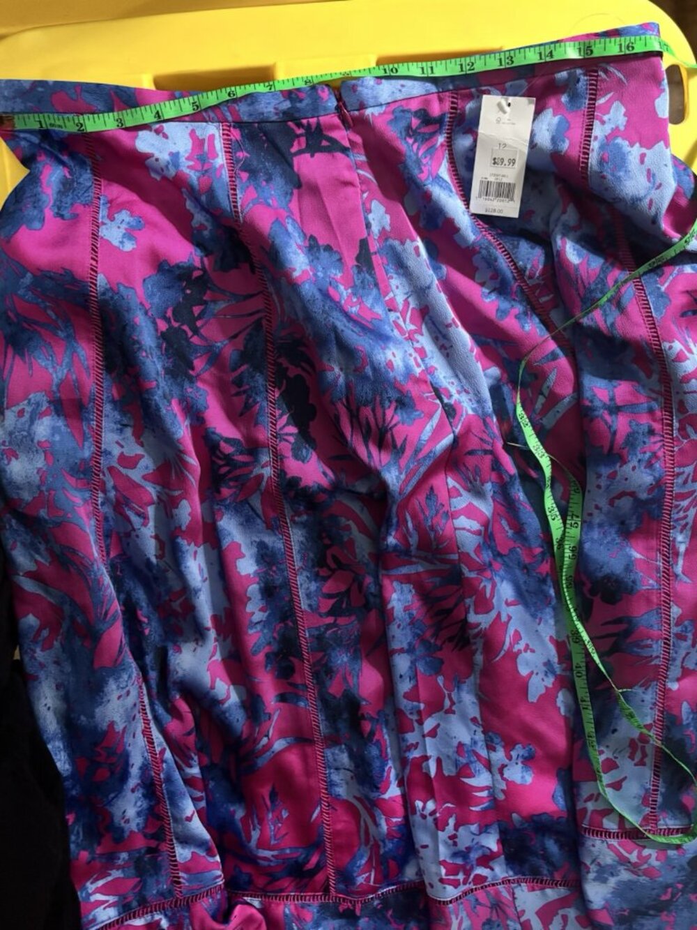 Banana Republic Skirt in Pink and Blue Floral. Size 12 - Picture 3 of 6